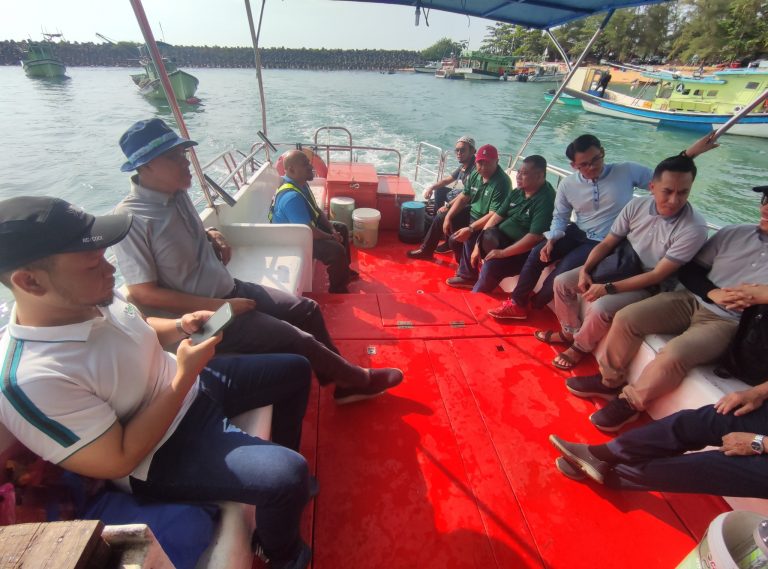 Lawatan tapak bagi menara telekomunikasi di Pulau Kapas