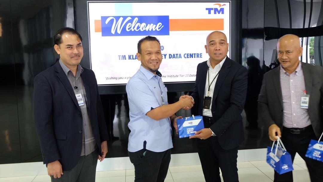 Lawatan ke Pusat Data Klang Valley TM (KDVC)