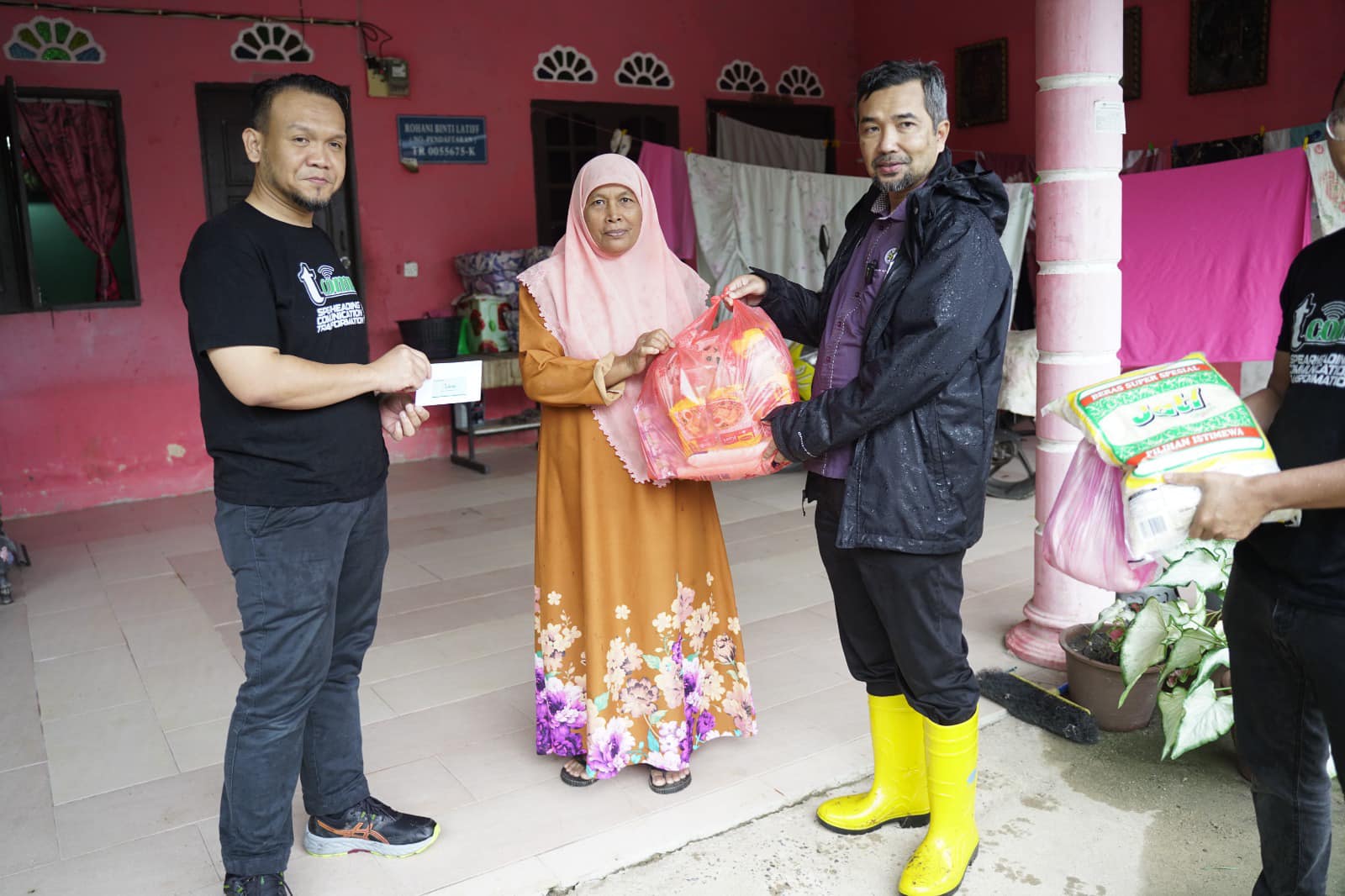 Bantuan Bencana Banjir di Kampung Tok Fakir